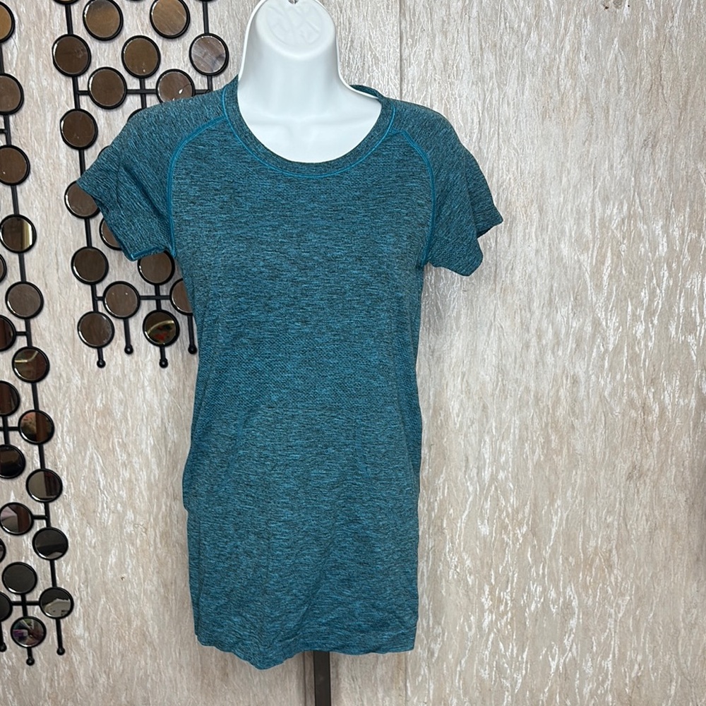 Lululemon Athletica Blue Fitted Short Sleeve T-Shirt
